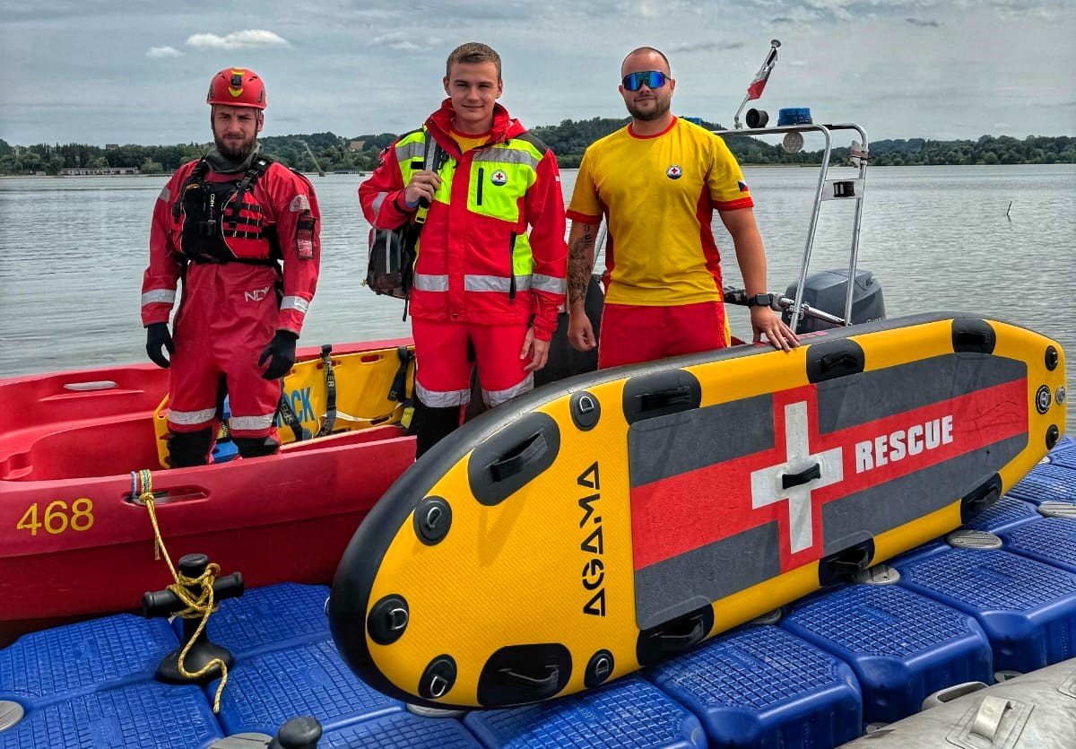 foto_clun_VZS_zahranari.jpg, 25kB